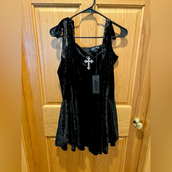 NWT Dolls Kill Widow Nocturnal Elegance Mini Dress in Black Velvet Silver Cross - Picture 16 of 16